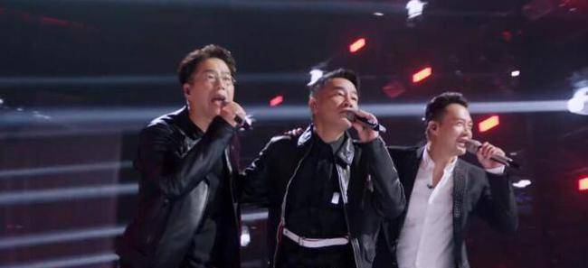 陈小春|陈小春过安检，身上一直响个不停，拿出东西后：张智霖赵文卓送的