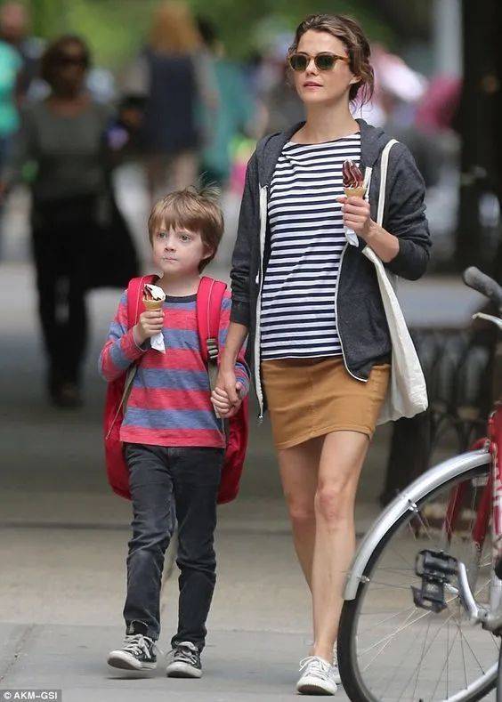 Russell|来看看这位好莱坞妈妈可盐可甜的带娃穿搭