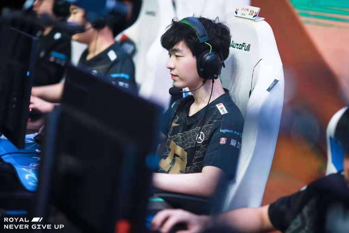 原创冤枉rng果子哥了?uzi指出队伍2块"短板",doinb的点评一针见血