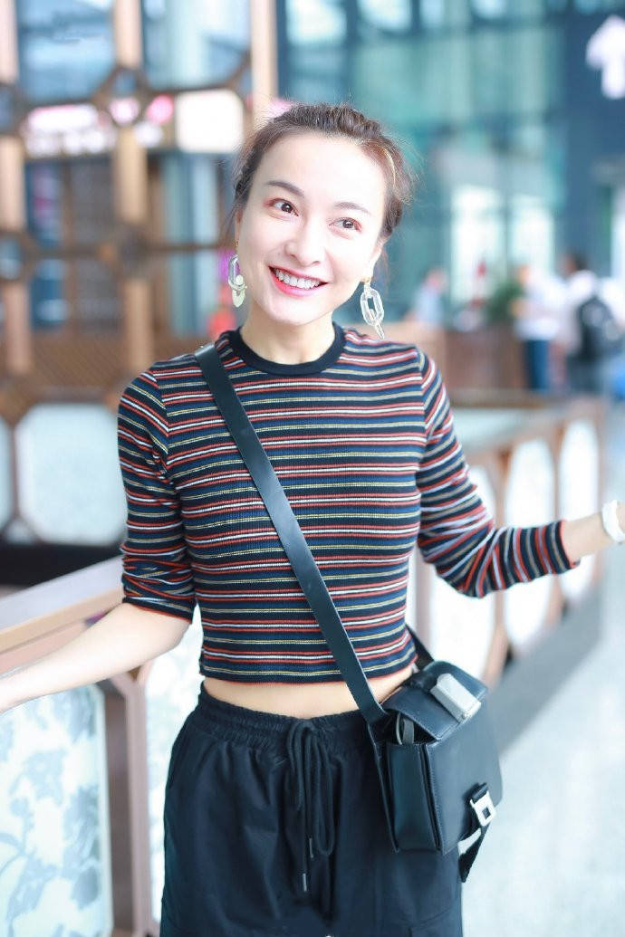 工装裤|36岁吴昕现身机场，工装裤超显飒爽帅气，160cm穿出168cm得既视感