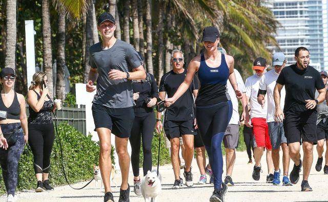 健美|伊万卡穿一身运动装和老公库什纳一起跑步，身形健美，好迷人