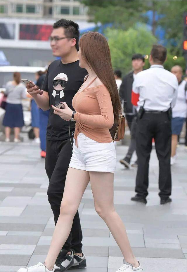 视觉|华丽优雅的打底裤减龄时髦有气质,显得身材修长迷人,富有质感