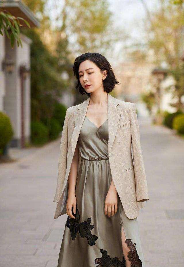 身材|陈数的“骨感”身材真美，吊带搭配西装裤，网友：美得让人心动！