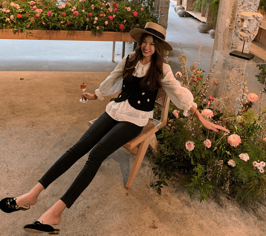 整体|张子萱穿上了秋天第一件毛衣,配紧身裤腿又细又长,难怪陈赫宠她