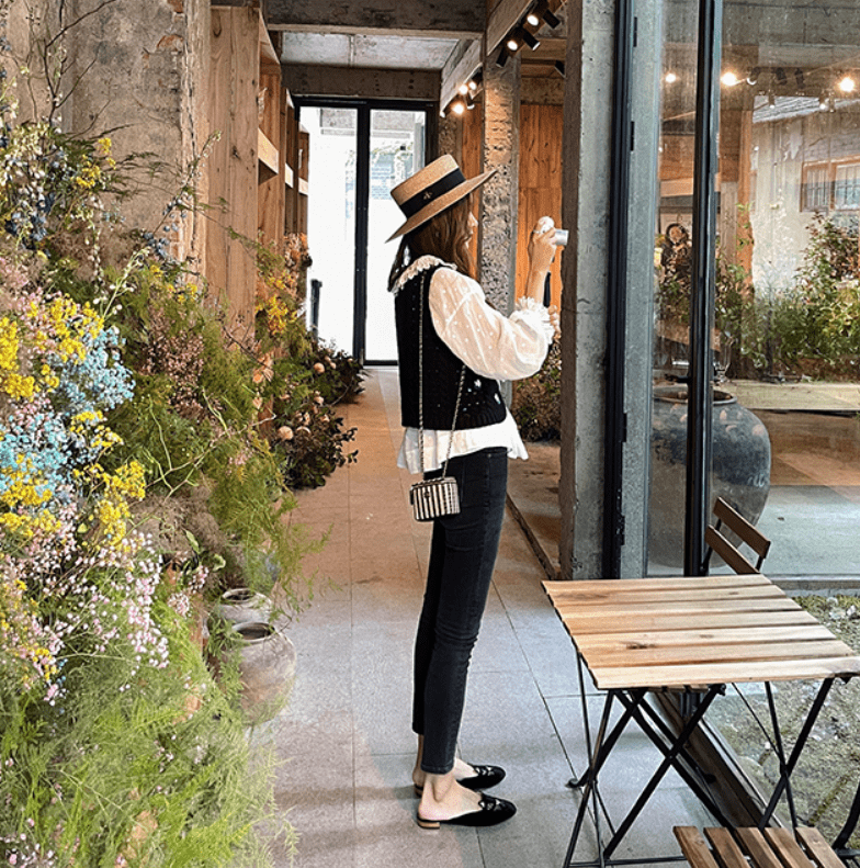 整体|张子萱穿上了秋天第一件毛衣,配紧身裤腿又细又长,难怪陈赫宠她