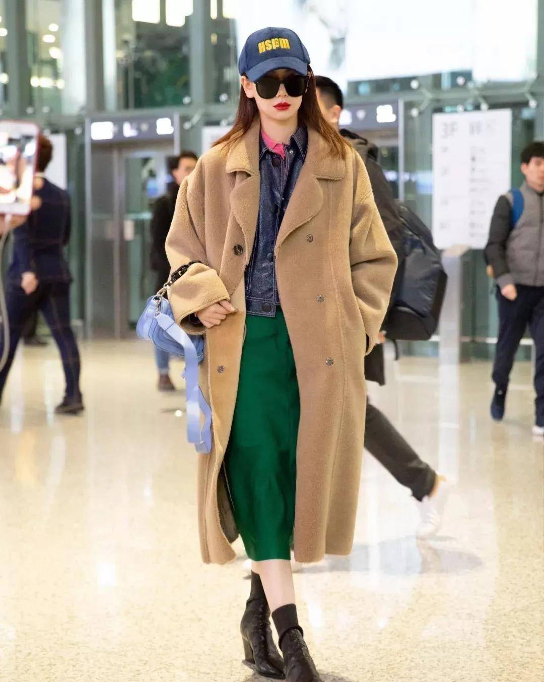黑色|三木又把“驼色大衣”带火了，这样来搭，时髦保暖又显贵，真美