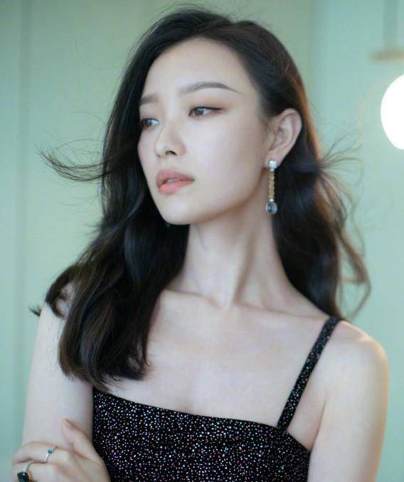 卷发|奔五的女人远离这3种“发型”，特别是第2种，显老还容易掉头发