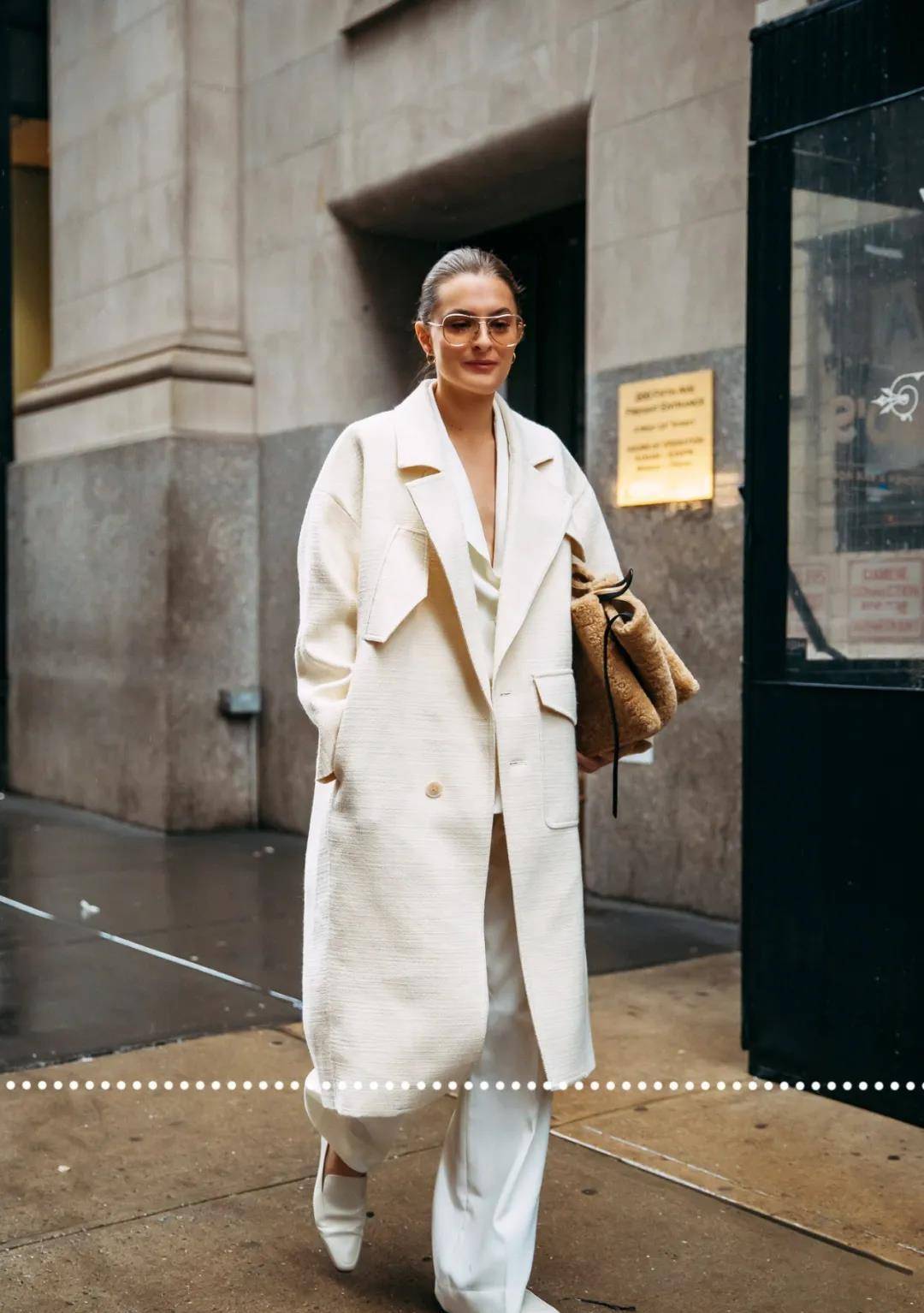 显得|真正高级的女人，秋冬从来不穿这3种“衣服”，廉价低级还掉价