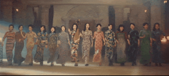 张艺谋|一穿旗袍全现行，hold得住就是风情万种，否则就如同像在过家家！