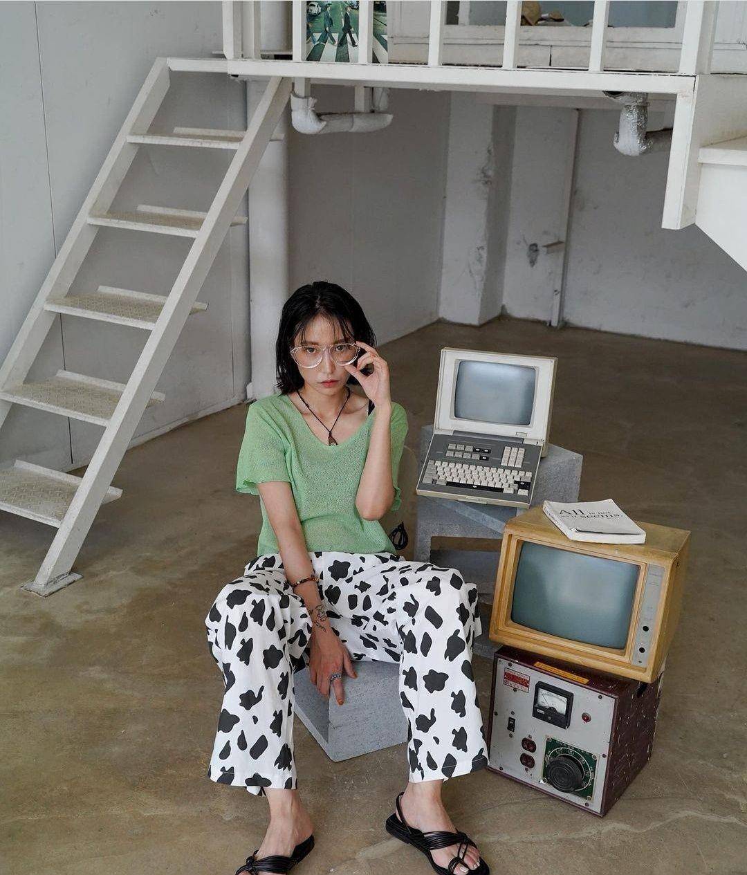 颜色|穿阔腿裤怎么搭上衣?素人博主亲身示范,这样穿回头率超高