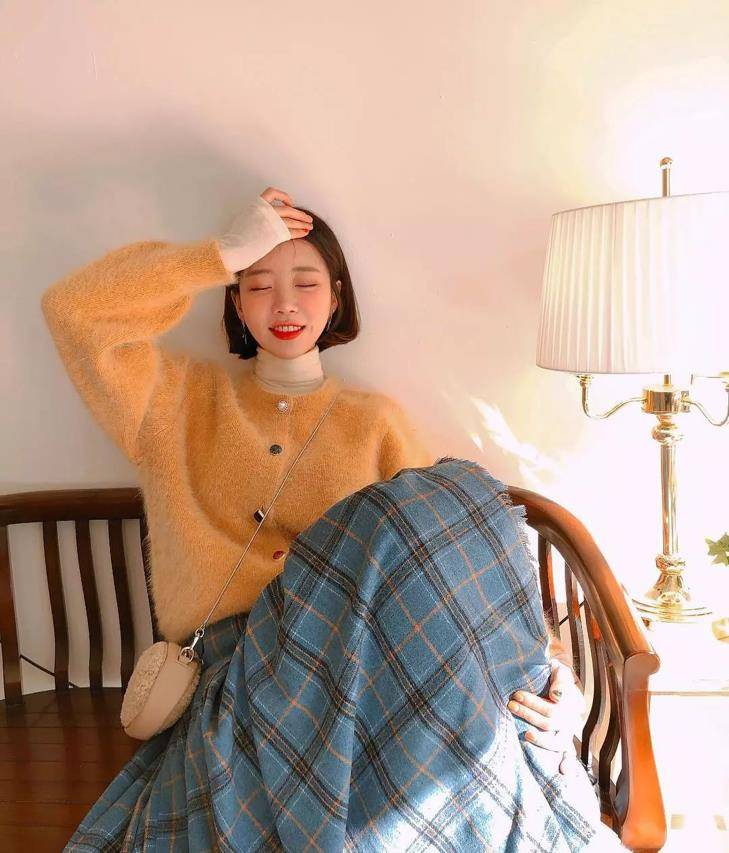 整体|“针织衫+长裙”,才是中年女人流行的装扮,四五十岁穿好有气质