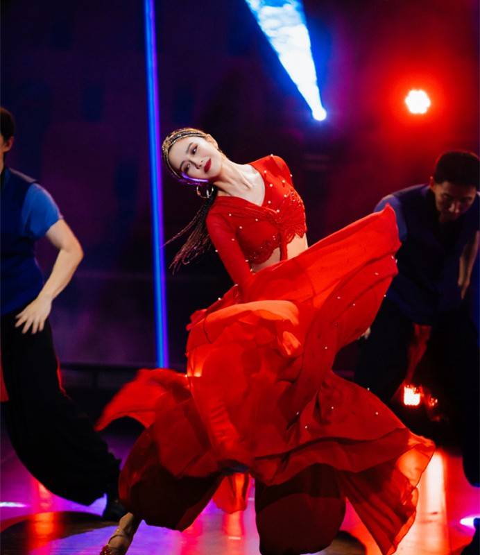 仙女|《舞蹈生》开场佟丽娅惊艳，穿红裙衣袂飘飘像仙女，陈思成后悔吧