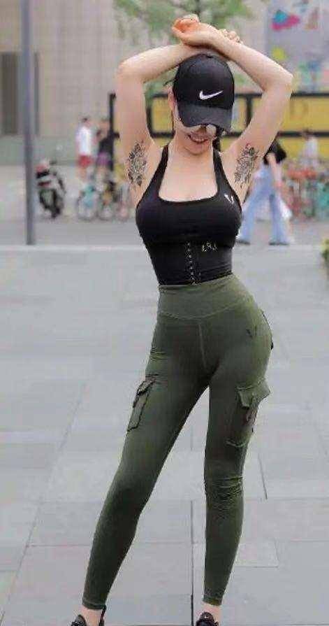 高跟鞋|个性独特的瑜伽裤穿搭稳重有气质，轻盈舒适又耐看，漂亮迷人