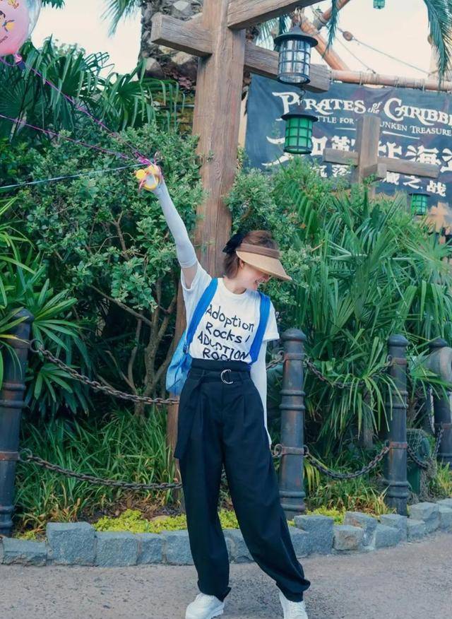 插花|孙俪沉迷插花！卫衣搭牛仔裤真时髦，剪“蘑菇头”半土不洋太老气