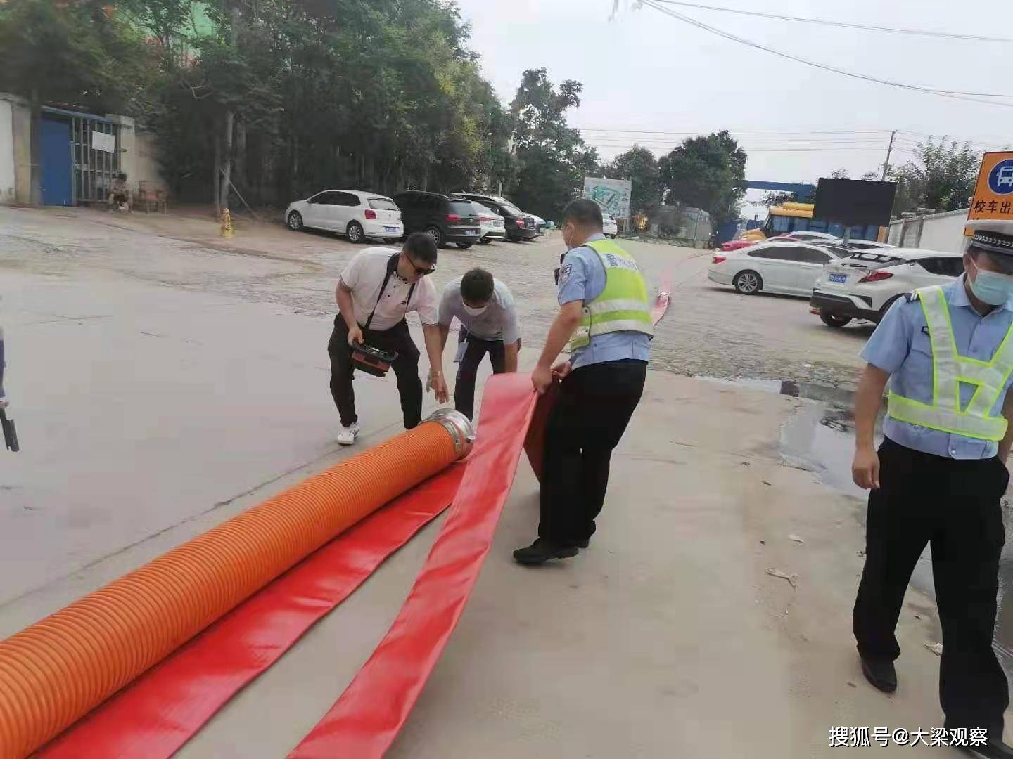 开封市交警支队提前部署科学应对积极做好暴雨天气下交通管理应急保通