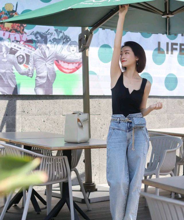 感觉|休闲风格的穿搭分享,这样搭配精致又减龄,还很有女人味