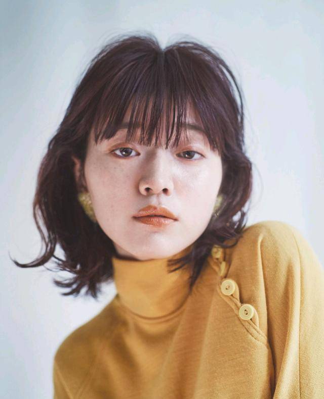 发型|面部太宽的女人如何变美？改变这些细节，显脸小之外还能提升气质