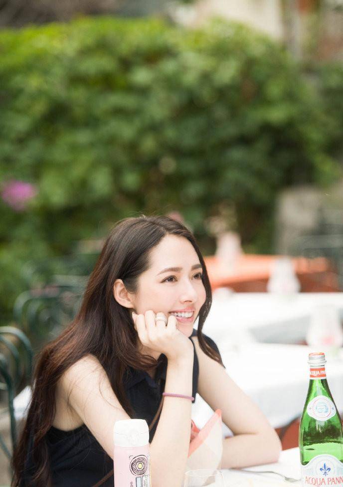向佐|郭碧婷向佐夫妇意大利蜜月旅行穿太奢侈，一个穿6千，一个穿22000