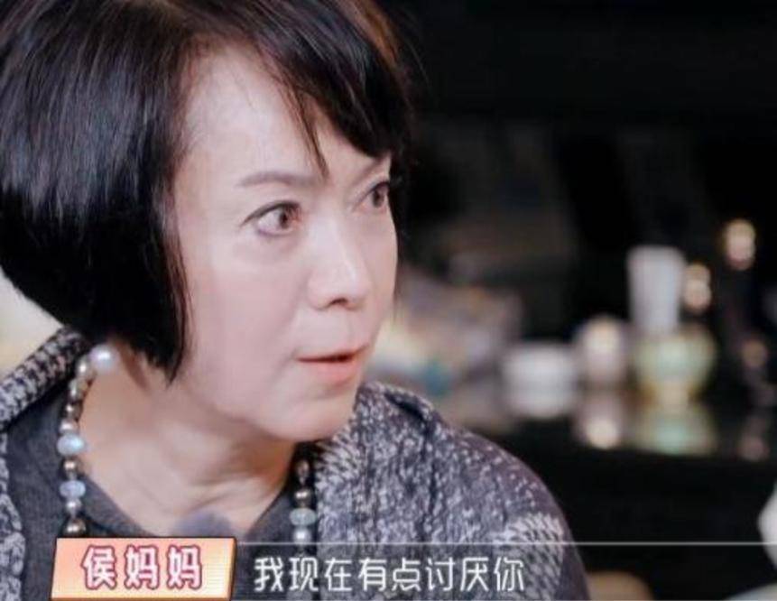 "妈宝女"侯佩岑好心办坏事,林月云精明世故,女儿毁了一盘好棋!