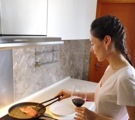 程度|汪小菲带女儿吃早餐,豪华程度“亮瞎”网友:贫穷限制我的想象!