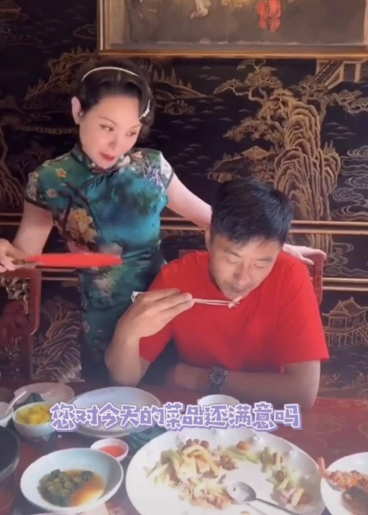 身材|43岁程莉莎美翻了，穿旗袍裙做老板娘看了舒服，直男老公无动于衷