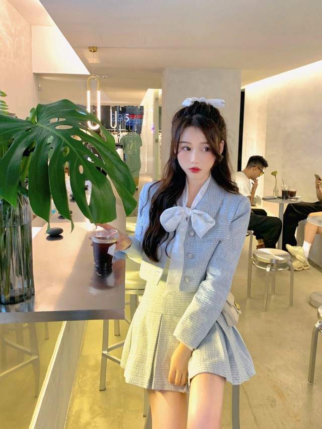 整体|秋天一定要穿一次“小香风套装”，高级不说还显白，美进骨子里