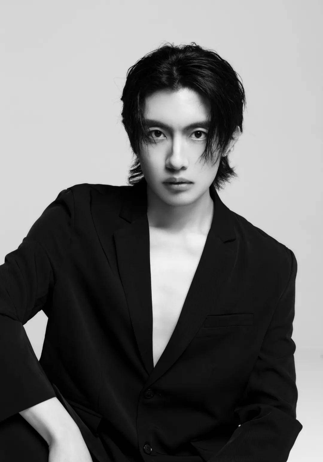 并配以诗意语言的才子,是清华美院男神:孟祥雷