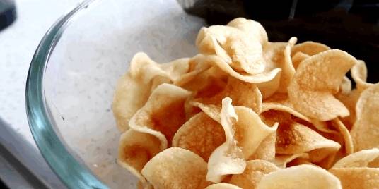 怎么晒干土豆片来炸 a7cb902136754f37a95e9eb9fc30ab5e.jpeg