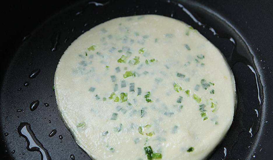 葱花|教你做酥脆好吃的葱油饼，不用和面，十分钟搞定，做早餐最合适