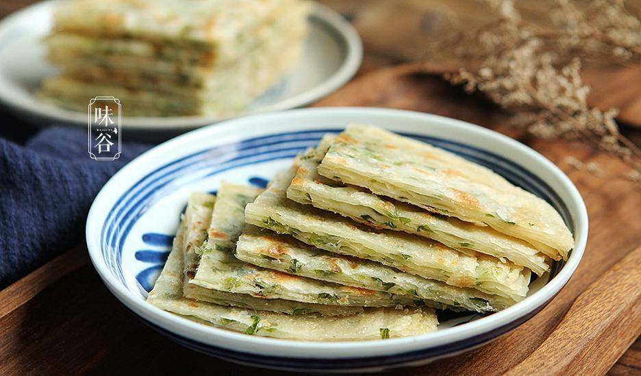 葱花|教你做酥脆好吃的葱油饼，不用和面，十分钟搞定，做早餐最合适