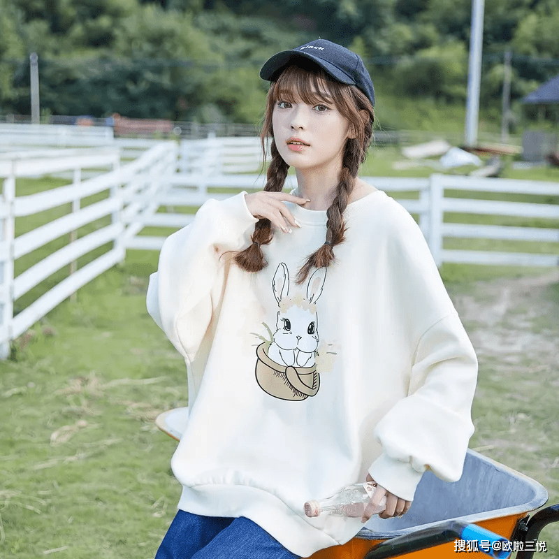 三七|穿衣搭配:秋天流行穿卫衣,遮肉显瘦还减龄