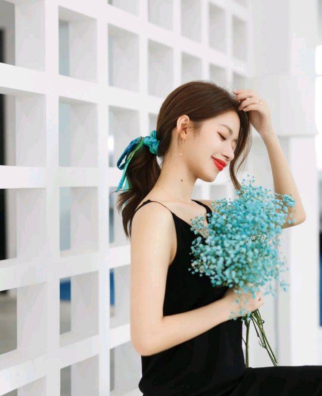 感觉|休闲风格的穿搭分享,这样搭配精致又减龄,还很有女人味