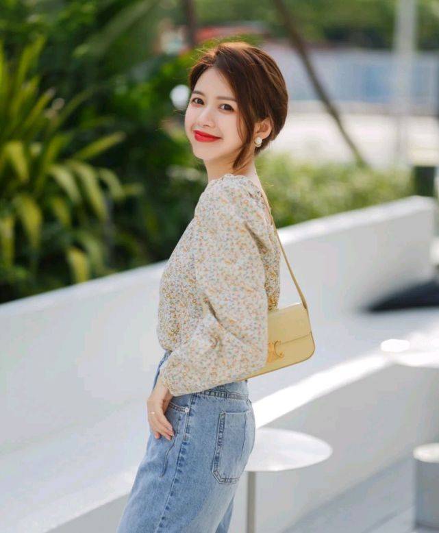 感觉|休闲风格的穿搭分享,这样搭配精致又减龄,还很有女人味