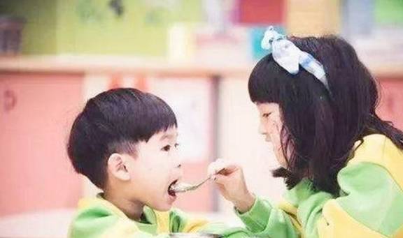 大儿子|“别学我生二胎”，35岁宝妈半夜发朋友圈诉苦，看完忍不住鼻酸