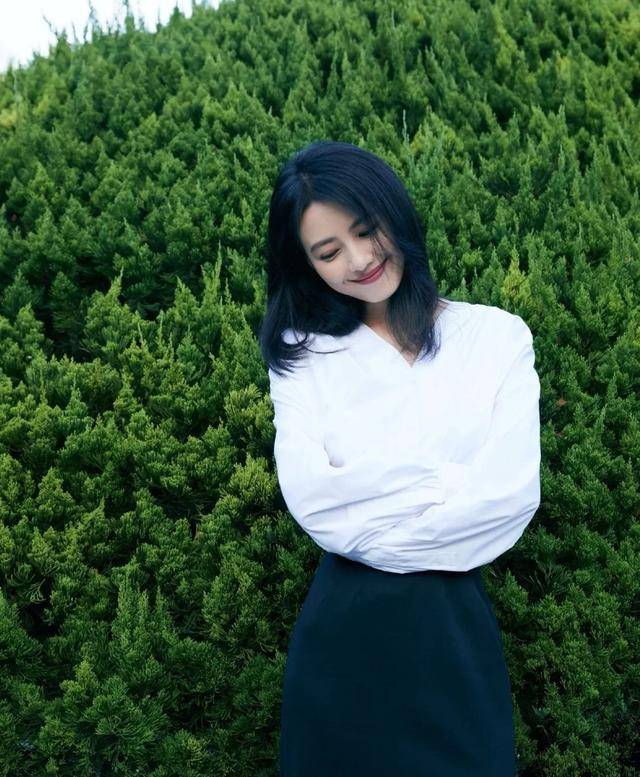 显得|真正层次高的女人，都脱下了裤装，快跟着高圆圆穿裙装