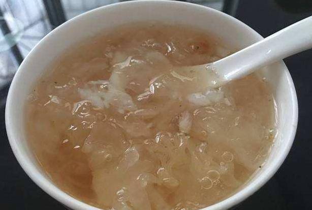 银耳不能和什么一起煮粥 2c4e9269379441148e3a725109457076.jpeg