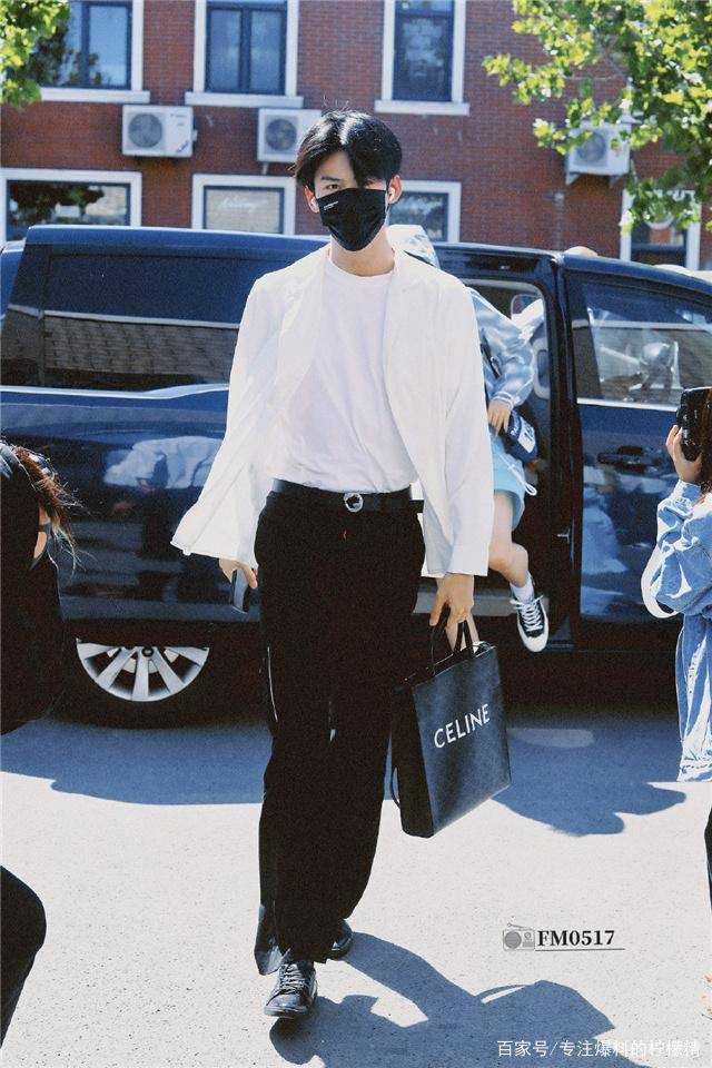 米卡|INTO1成员穿搭超撩人！刘宇酷飒，力丸可爱，米卡港风十足！