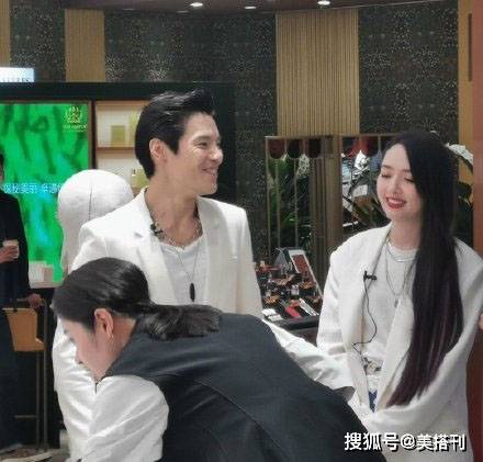 长发|37岁郭碧婷近照,穿亮片长裙长发飘飘,网友:还是当年的清纯女神