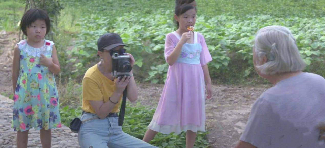 身材|周迅46岁不服老，穿T恤牛仔裤坐地上拍照广受好评，说她26也信