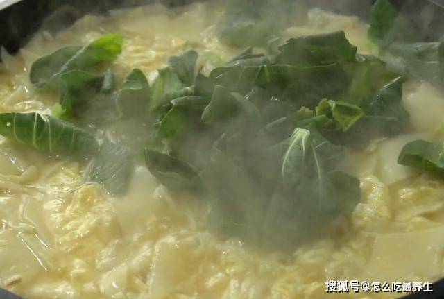 刀把|天冷了早餐就要这样做，里面有菜也有饭，爽滑筋道，营养又暖身
