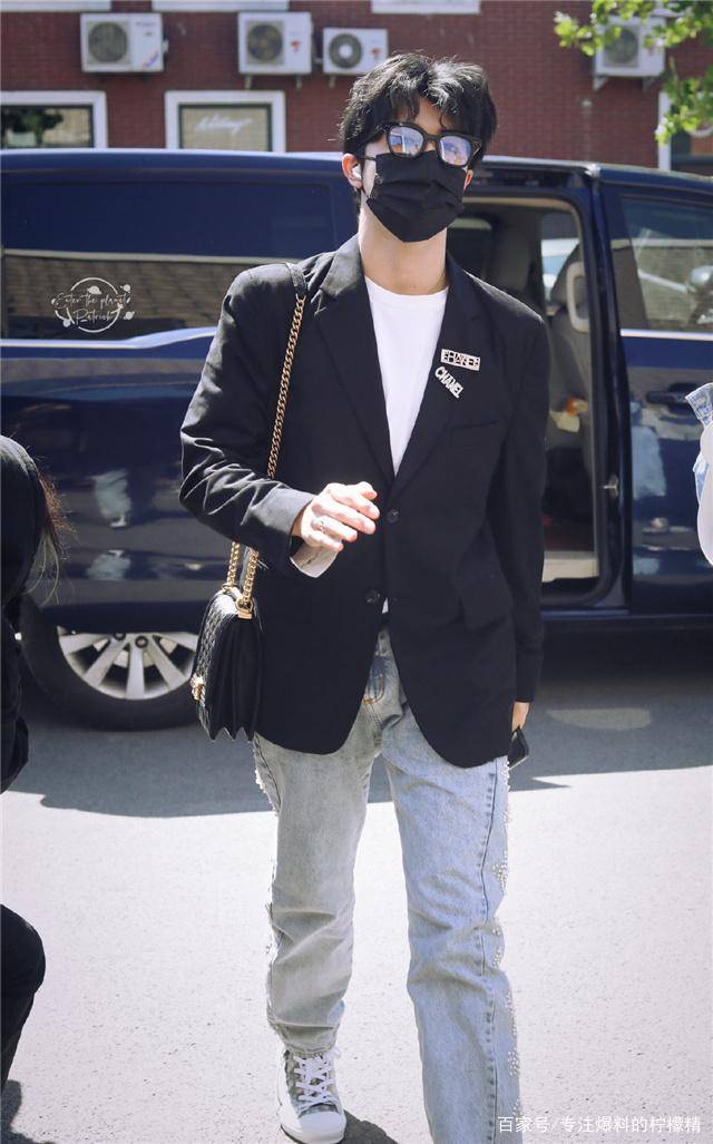 米卡|INTO1成员穿搭超撩人！刘宇酷飒，力丸可爱，米卡港风十足！