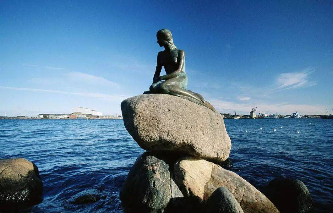 历史上的今天|丹麦著名的“小美人鱼”铜像建成_卡尔·雅各布森