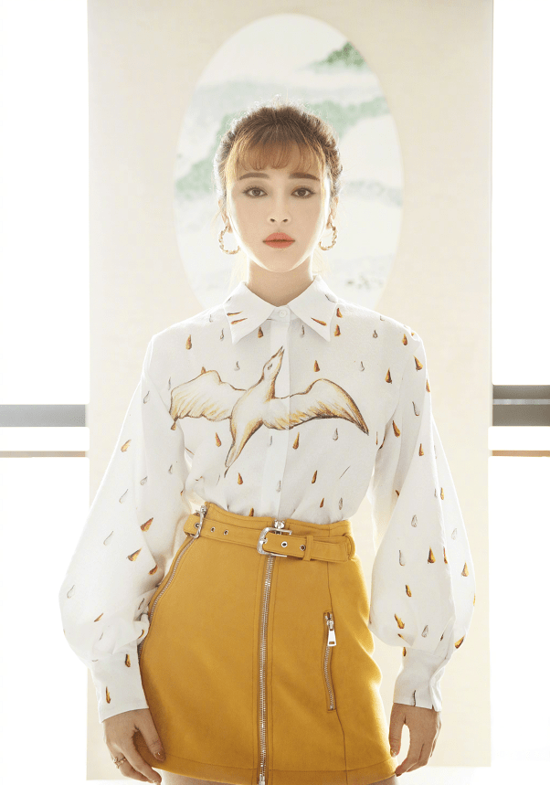 短裙|被甘婷婷的身材迷住了，上面丰满下面纤细，穿短裙身形正合适