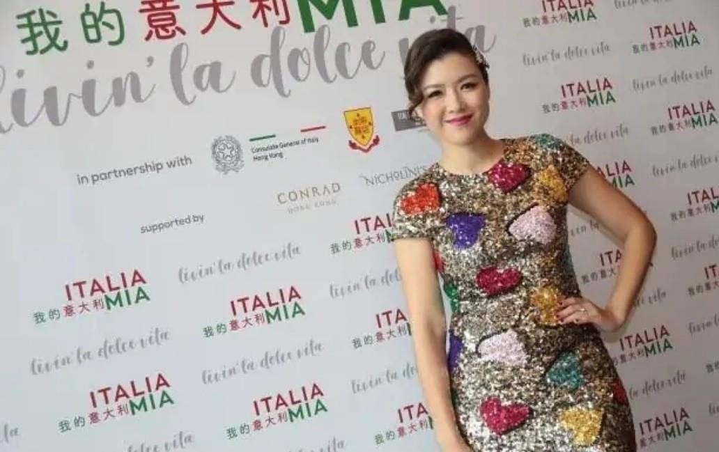 身材|陈茵媺越来越大胆了,穿混色的包臀裙,尽显傲人的身材曲线