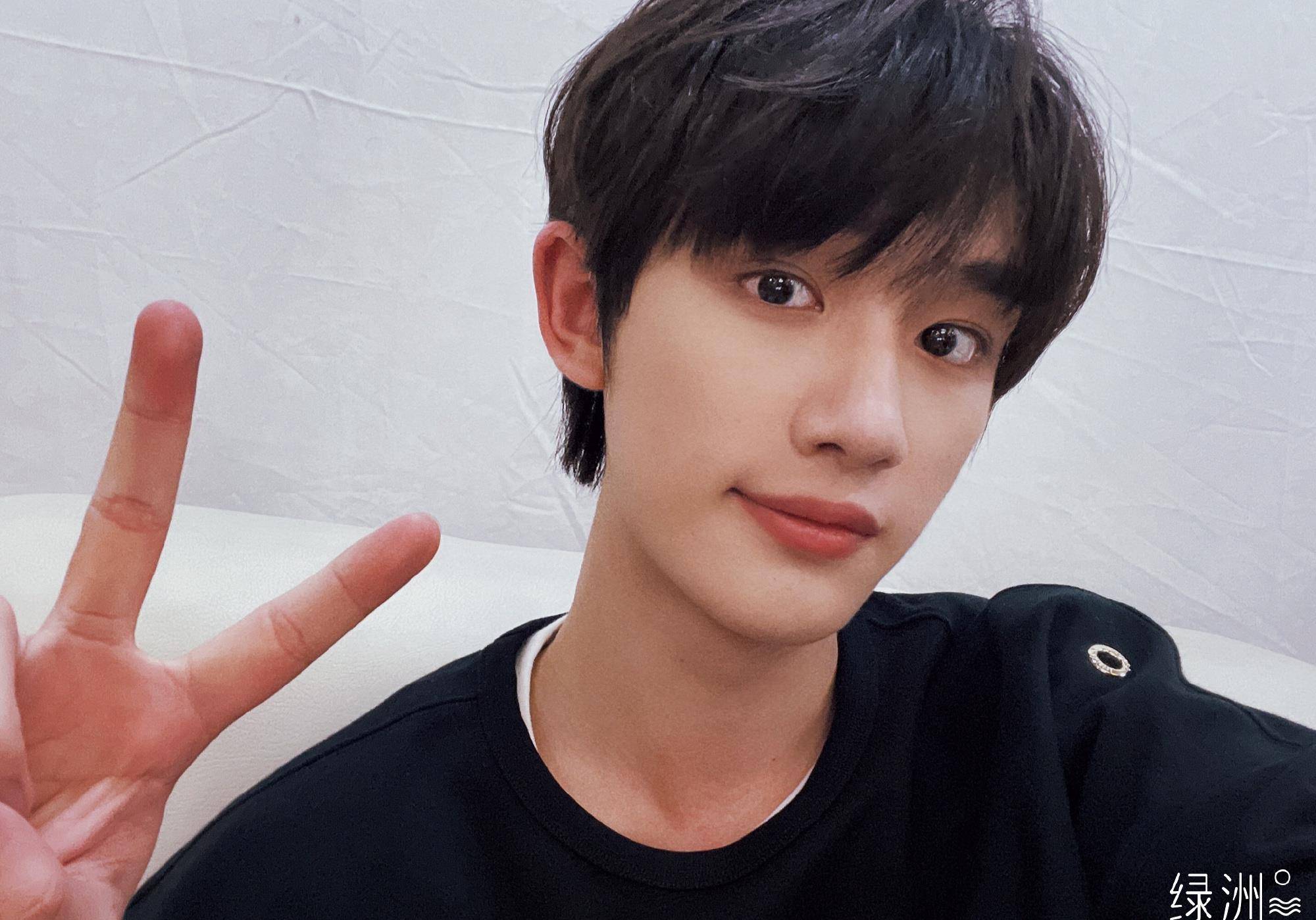 张雨绮|丁程鑫通过考察，成快本第六位主持人！观众却不满表示：爷青结