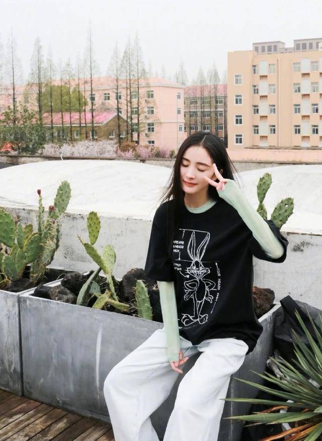 设计|杨幂逛街被搭讪，学会这样穿搭，无论在什么地方都是“焦点”