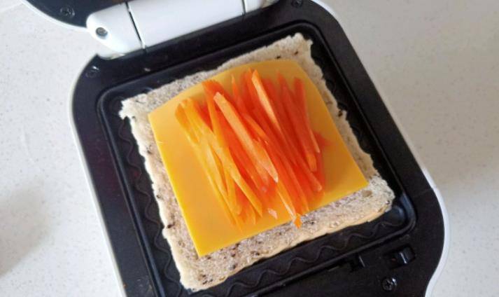 机器|别再为孩子的早餐发愁了,这款快手三明治轻松解决,几分钟就上桌