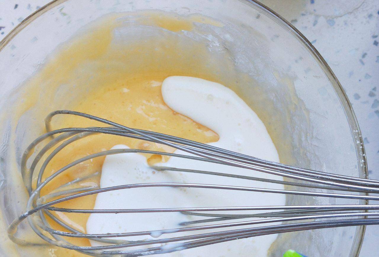 加入适量|月牙饼的制作方法，味道香甜，制作简单