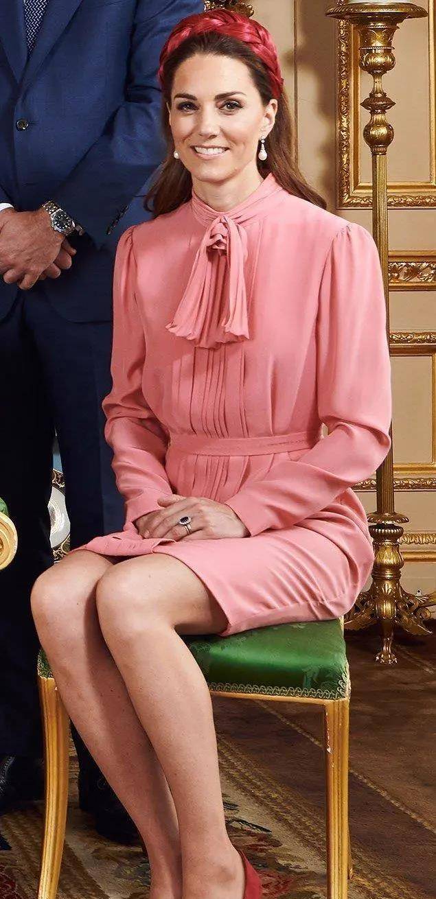 饱和度|凯特王妃“放大招”,连穿温柔粉赢好感,配小白鞋就美成C位