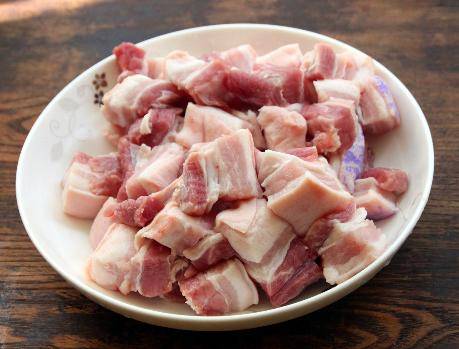 方法|做红烧肉,先放油是不对的,教你1招技巧,红烧肉肥而不腻入口化